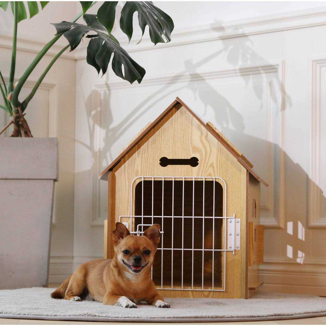 Wooden Pet House with Roof and Lockable Door U326
